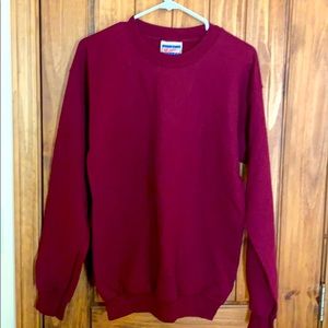 Burgundy sweatshirt Hanes small (34-36)